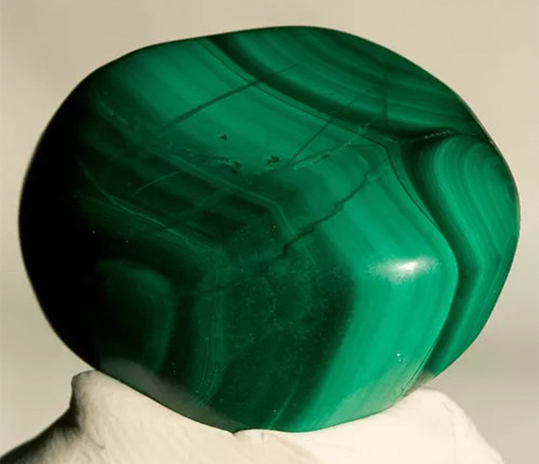 抛光孔雀石矿块.jpg 抛光孔雀石矿块