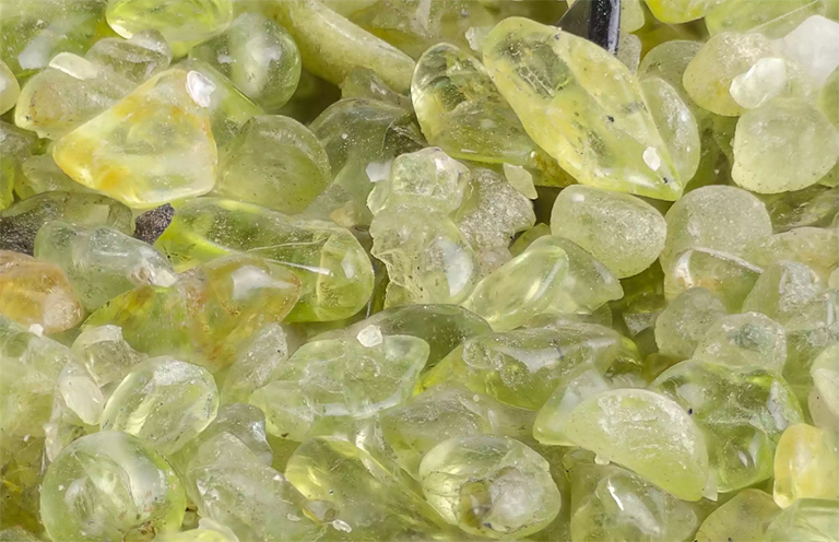 橄榄石碎块.jpg 橄榄石碎块