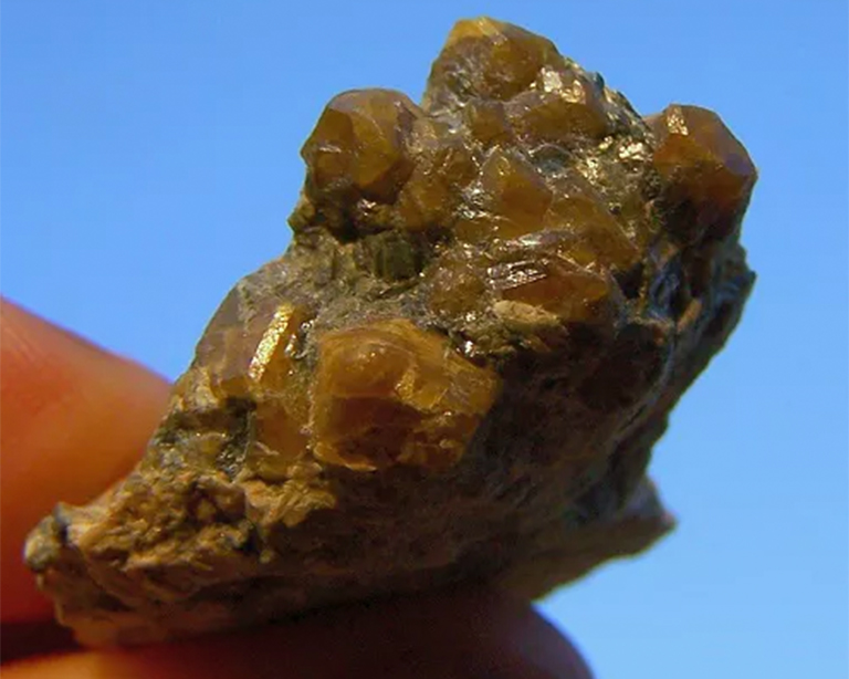 石榴石.jpg 石榴石