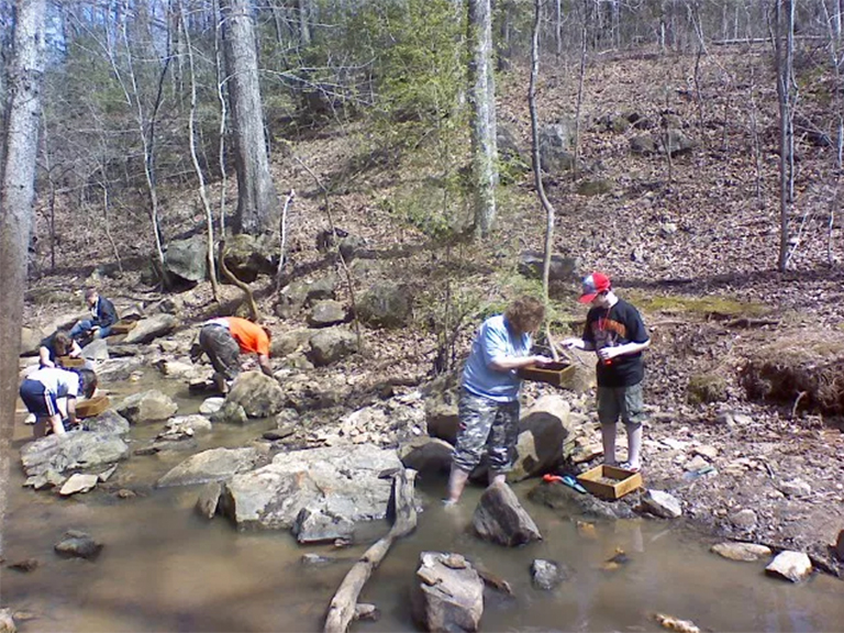 在北卡罗莱纳州的翡翠空心矿的“小溪”.jpg 在北卡罗莱纳州的翡翠空心矿的“小溪”