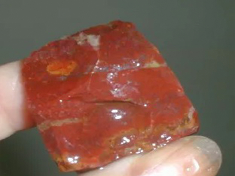 来自北卡罗来纳州Hiddenite的翡翠空心矿的贾斯珀.jpg 来自北卡罗来纳州Hiddenite的翡翠空心矿的贾斯珀