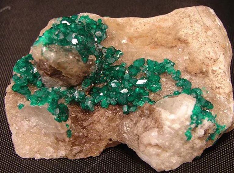 含水硅酸铜.jpg 含水硅酸铜