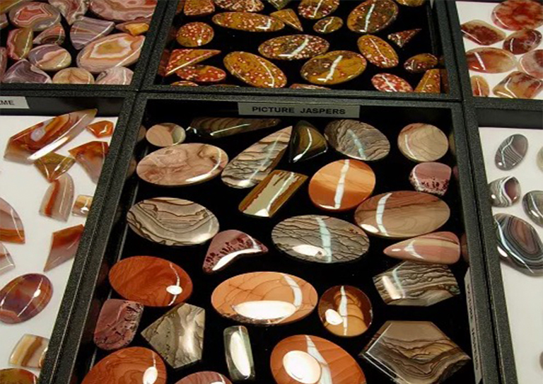 展出的石宝石.jpg 展出的石宝石