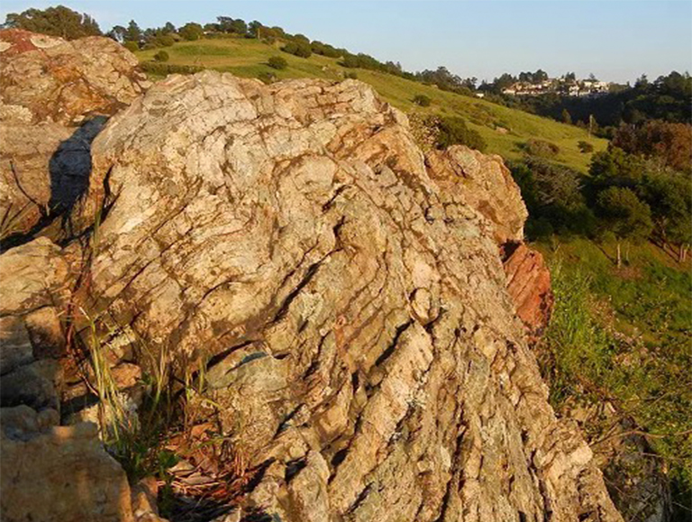 Metachert露头在一个晴天.jpg Metachert露头在一个晴天