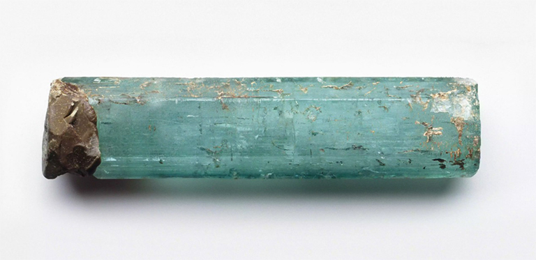 祖母绿(碧绿)六角海蓝宝石晶体.jpg 祖母绿(碧绿)六角海蓝宝石晶体