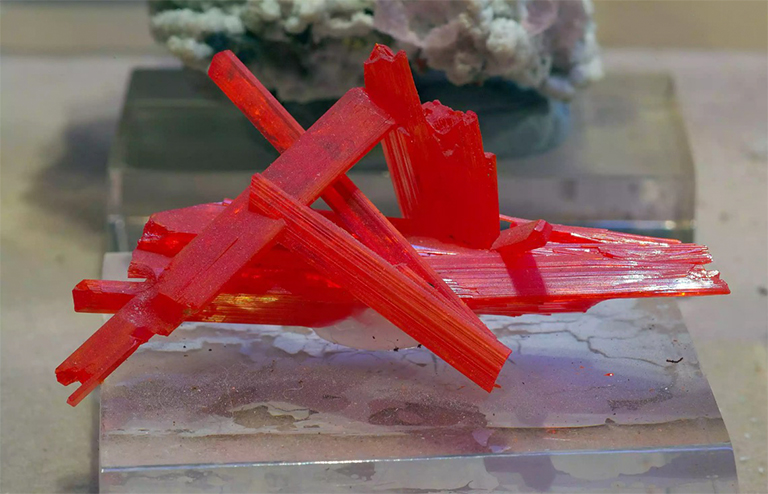 这些是来自澳大利亚塔斯马尼亚州红铅矿的番石榴石晶体.jpg 这些是来自澳大利亚塔斯马尼亚州红铅矿的番石榴石晶体