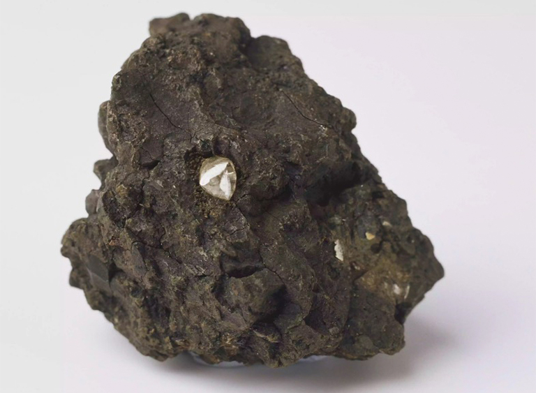 钻石原石.jpg 钻石原石