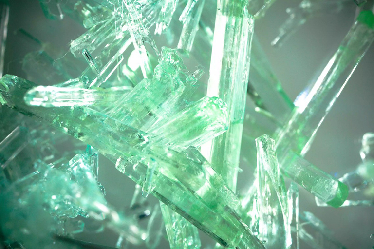 硫酸镁晶体(染成绿色).jpg 硫酸镁晶体(染成绿色)