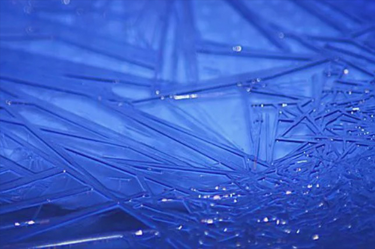 这些是热冰或乙酸钠的晶体.jpg 这些是热冰或乙酸钠的晶体