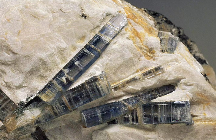 蓝晶石晶体.jpg 蓝晶石晶体