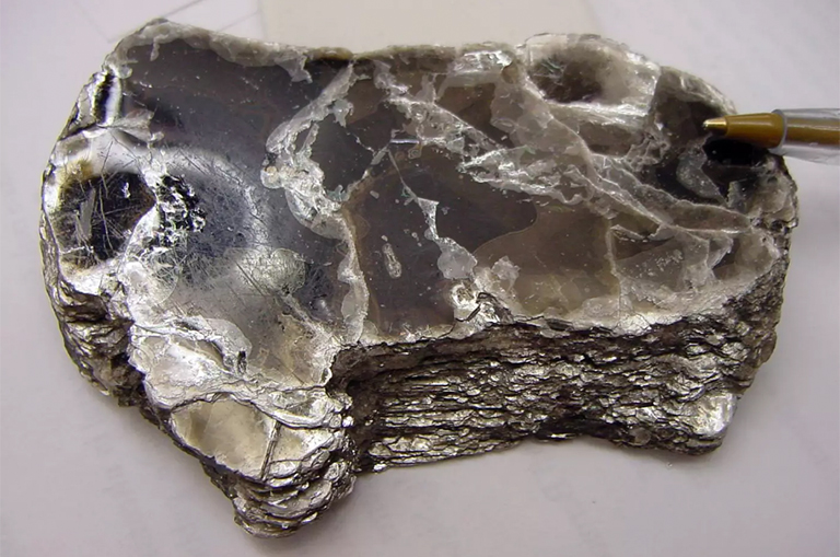 金云母.jpg 金云母