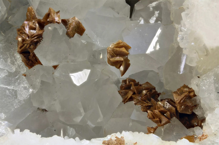 菱铁矿.jpg 菱铁矿