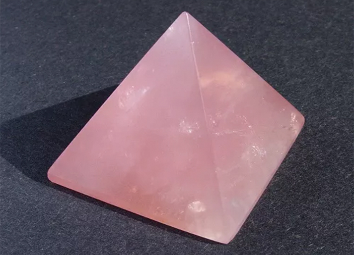 粉红色乳白色石英.jpg 粉红色乳白色石英