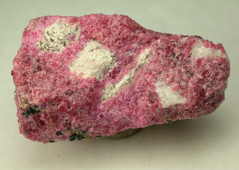 Eudialyte.jpg Eudialyte
