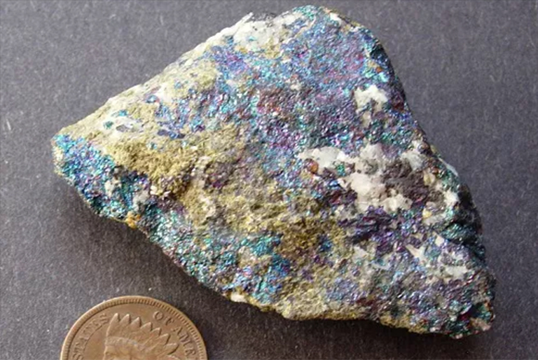 硼铁矿.jpg 硼铁矿