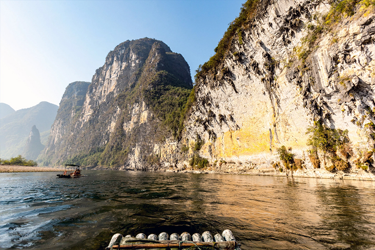 漓江的早晨,后面有岩层.jpg 漓江的早晨,后面有岩层