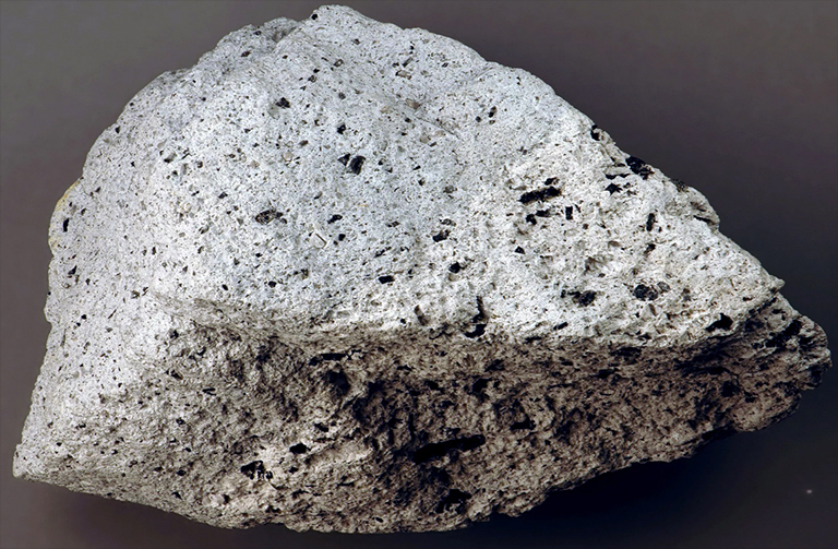 LaSoufrière的安山岩