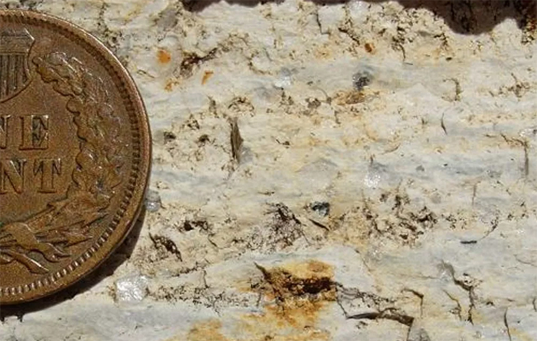 流纹岩与石英现象.jpg 流纹岩与石英现象