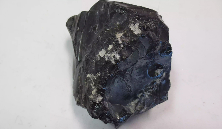 黑曜石.jpg 黑曜石