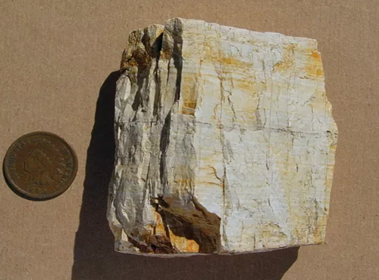 钙钛矿.jpg 钙钛矿