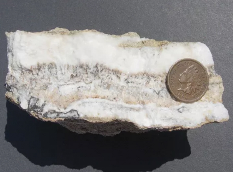 钙华的.jpg 钙华的