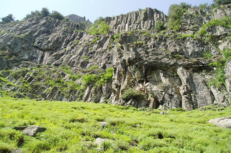 玄武岩露头.jpg 玄武岩露头