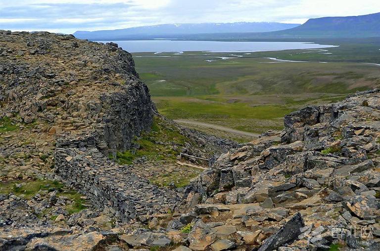 玄武岩平板.jpg 玄武岩平板