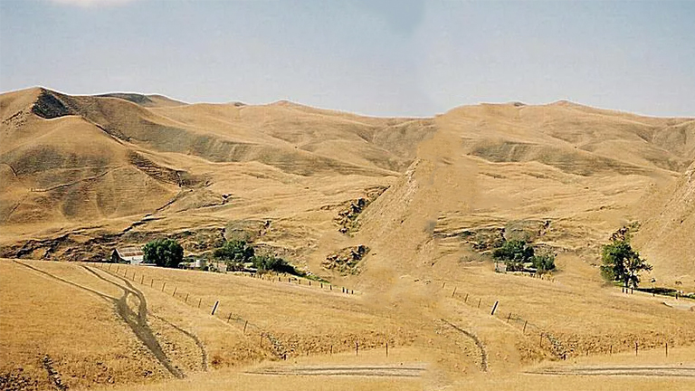 倾斜的地层有助于塌陷.jpg 倾斜的地层有助于塌陷