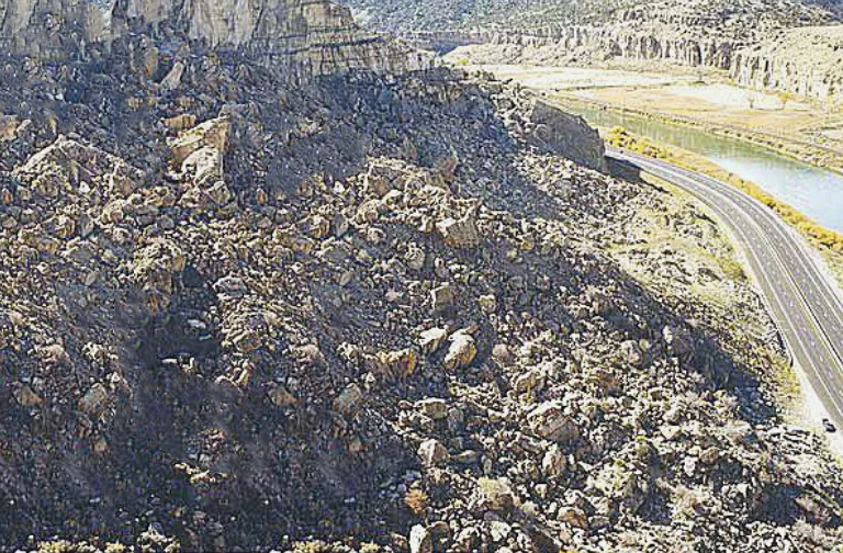 百年大型滑梯.jpg 百年大型滑梯