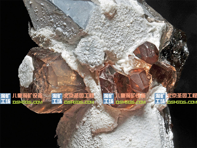 儿童淘沙矿游乐