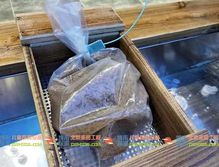 儿童淘矿石.jpg 儿童淘矿石.jpg