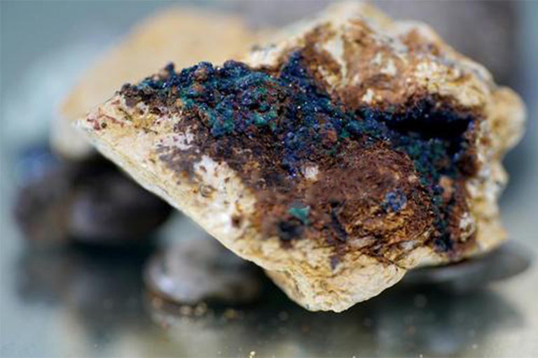 岩石中11种不同类型的孔