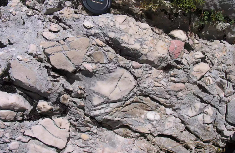 断层角砾岩.jpg 断层角砾岩