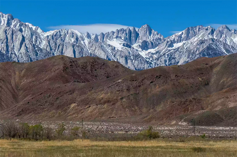 加利福尼亚州的丘陵和内华达山脉.jpg 加利福尼亚州的丘陵和内华达山脉